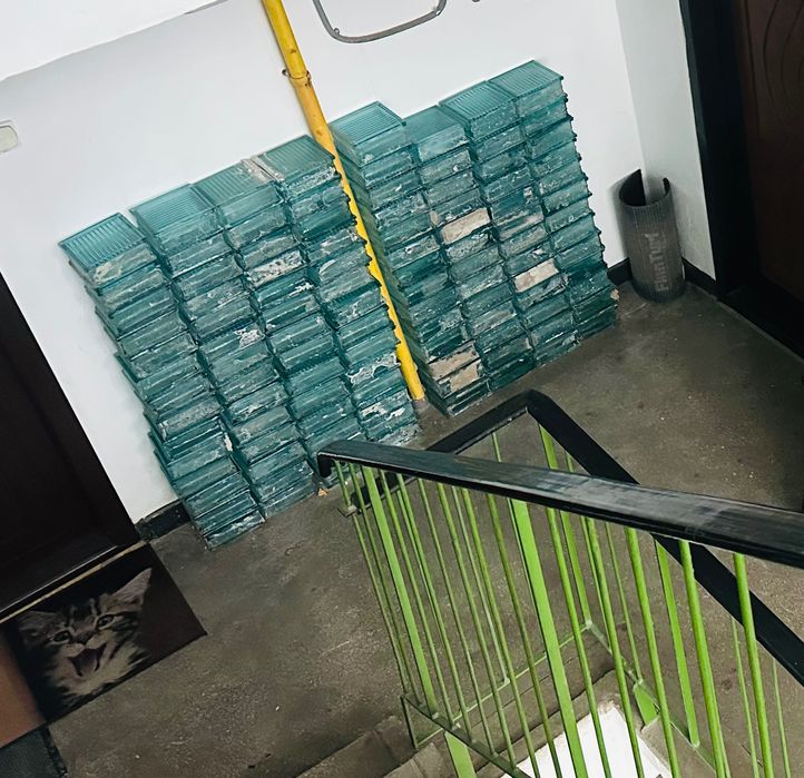 Vând cărămizi de sticla- lot complet, recuperate după renovare