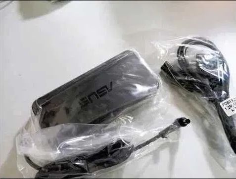 на ноутбук ASUS зарядка блок питания (на разъём с иглой)