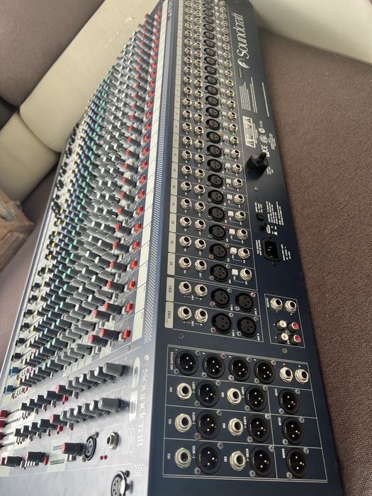 Vand mixer audio Soundcraft GB2