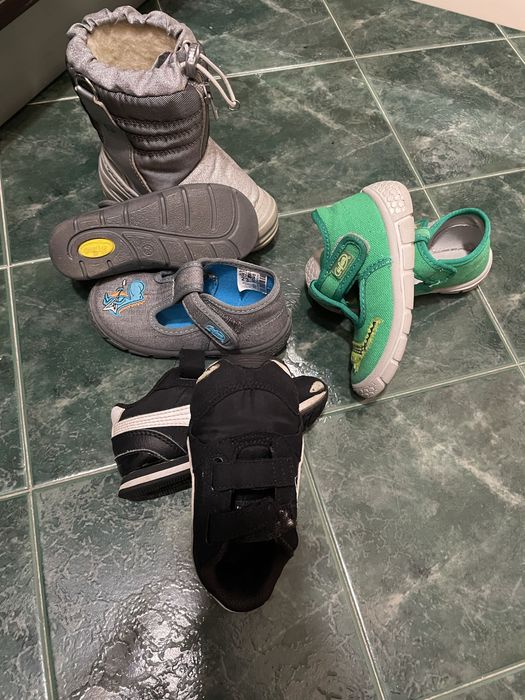 Лот от бебешки дрехи и обувки подходящ за момче