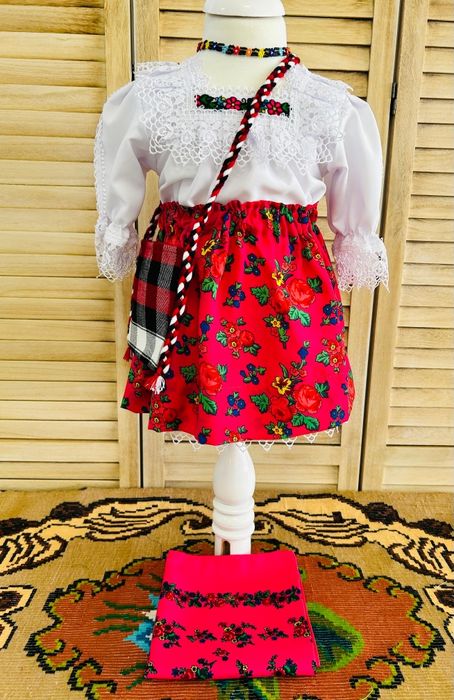 Costum tradițional pentru fete de Maramures