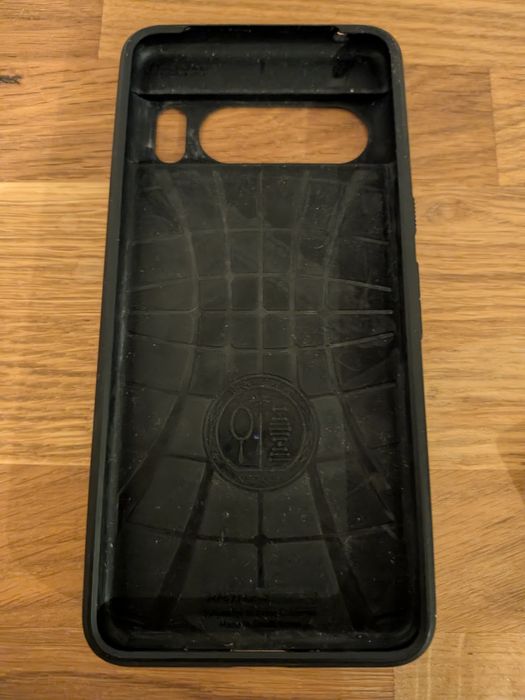 Husa pixel 8 pro Spigen liquid cu quadlock lipit pe spate