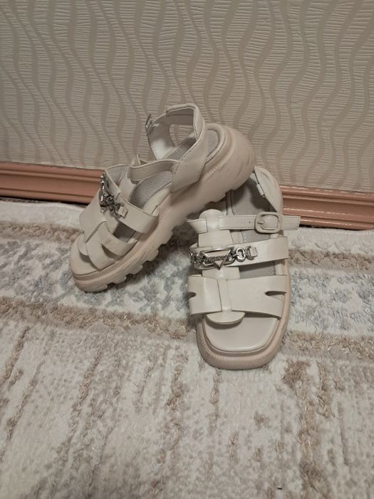 Босоножки на девочку 8-10 лет