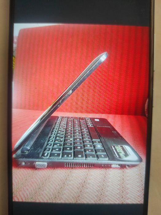 Laptop HP cu telecomandă pentru diferite activități