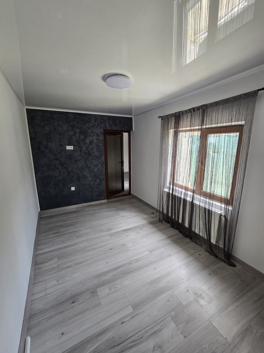Casa de vanzare zona izlaz