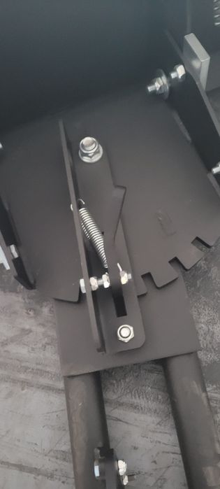 Lama pentru zapada cu sistem de fixare cam pentru orice vehicul