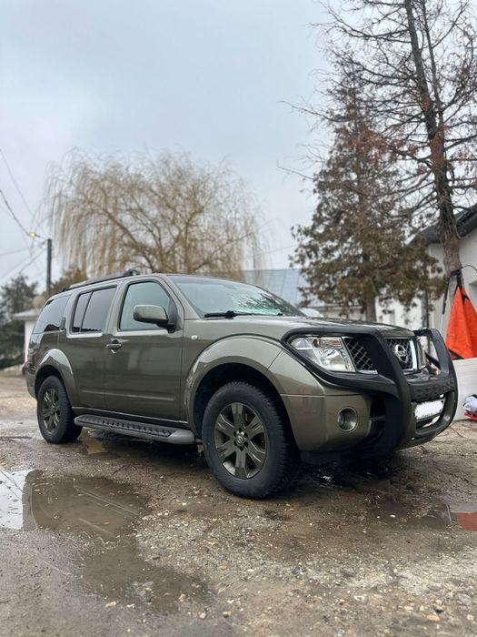 Vând Nissan pathfinder