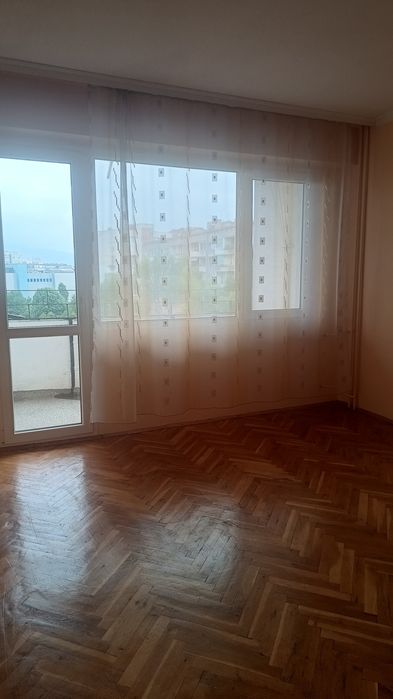 Продавам четиристаен  "Св  Троица"          255000 евро