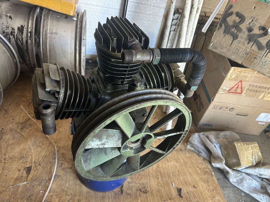 Продам двигатель на компрессор 0.9 / 7.5 kw, 10 атмосфер