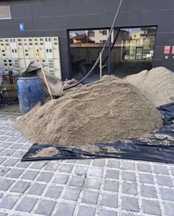 Vand nisip piatra pamant vegetal