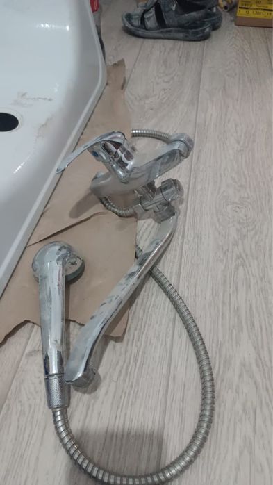 Продаю ванну со смесителем