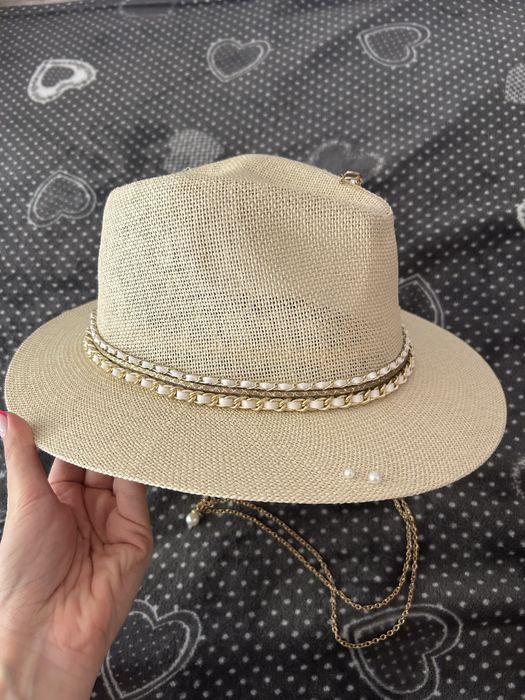 Нови шапки Urban chic , Sinsay