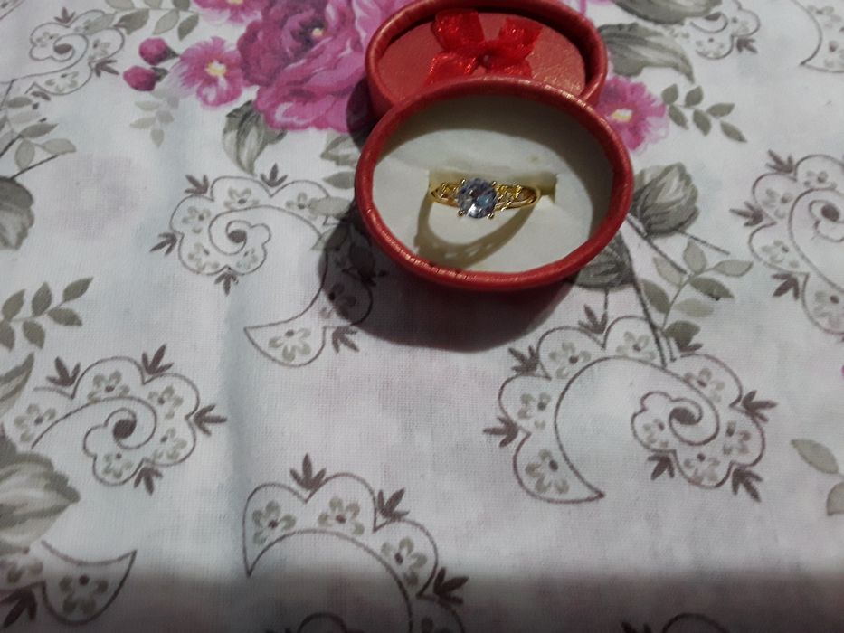 Vând Inel Damă Auriu Nou