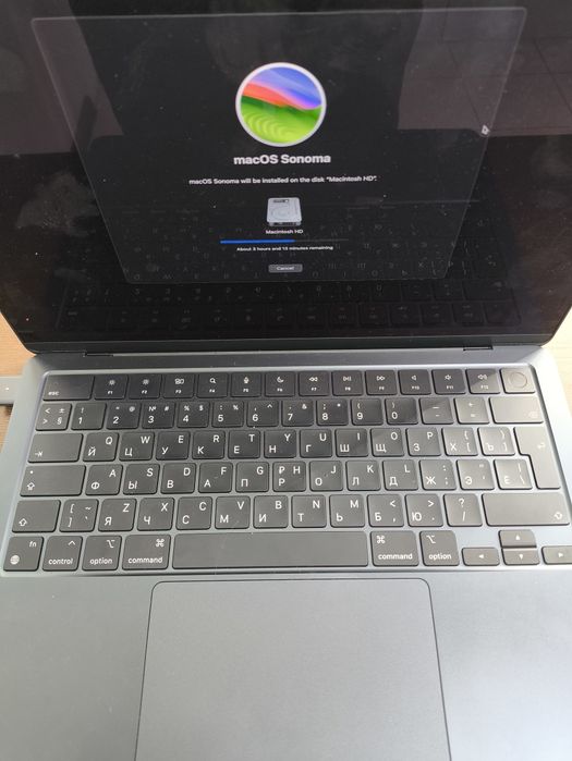 Apple Macbook air m3. A3113. 16/256