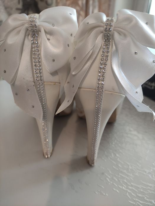 Продам, туфли женские .