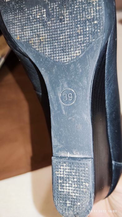 Продам осенне-весенние р.39