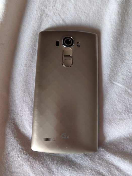 Телефон LG G4 без зарядно