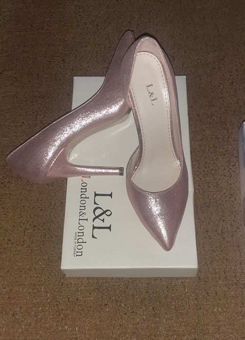 Pantofi cu toc marimea 38