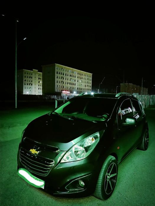 Spark. Mokriy asfalt.