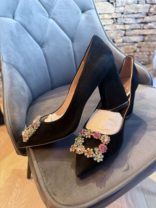 велурени обувки на висок ток