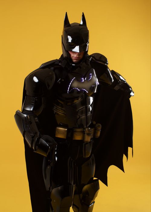 Продаются костюмы и реквизиты для праздников!