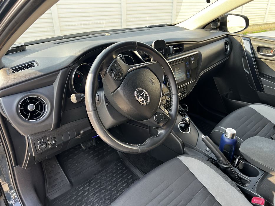 Toyota auris 2015 1.8 hybrid