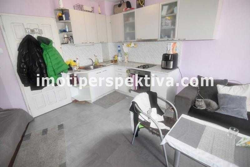 Продава се Тристаен апартамент в Пловдив, Кючук Париж - 70 кв.м за 1929 €/кв.м - Снимка #3