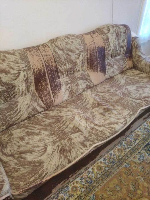 Vand canapeaua folosita