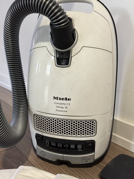 Pret special Aspirator Miele 950 lei