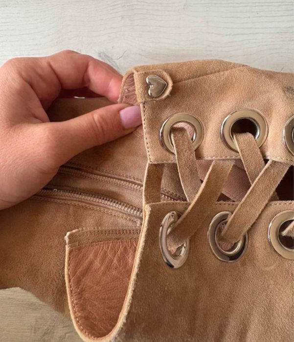 Ghete 38 crem din piele maro deschis camel frumoase in stare f buna