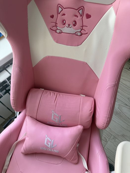 Игровое кресло в розовом цвете