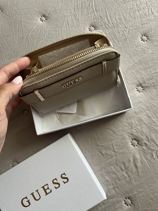 Дамски портфейл Guess