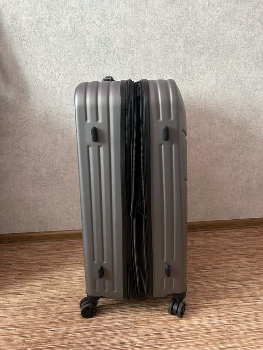 Продам Чемодан