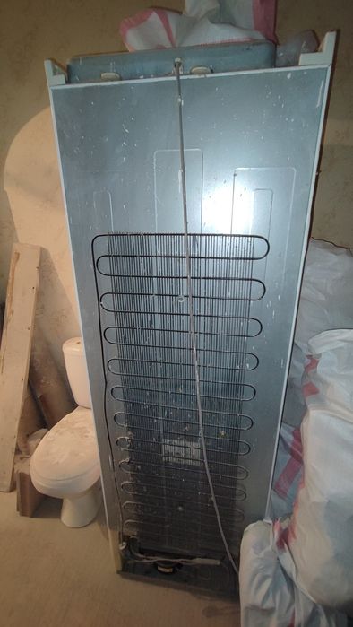 Продам холодильник,морозильник.