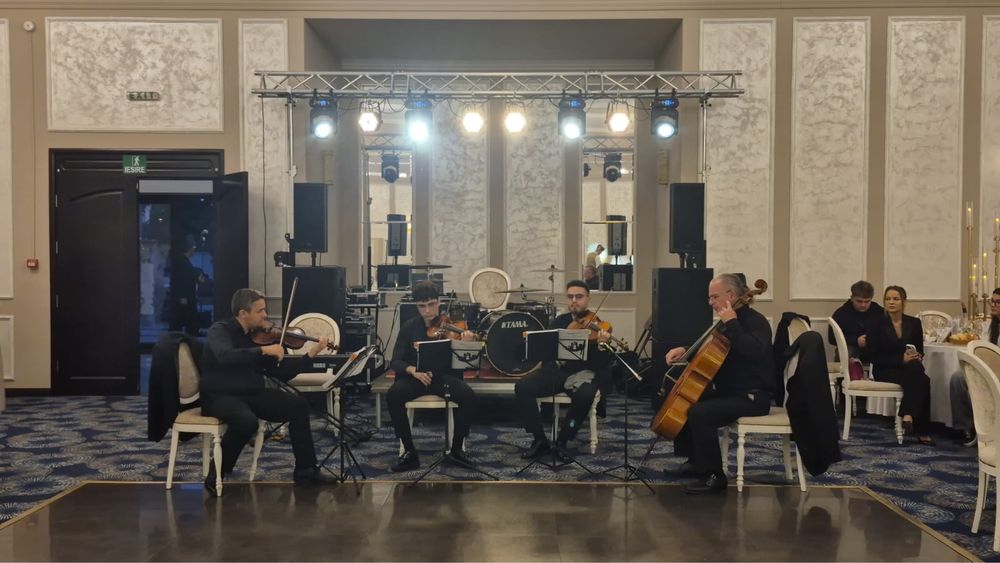 Sistem sonorizare formatii live schela de lumini de inchiriat