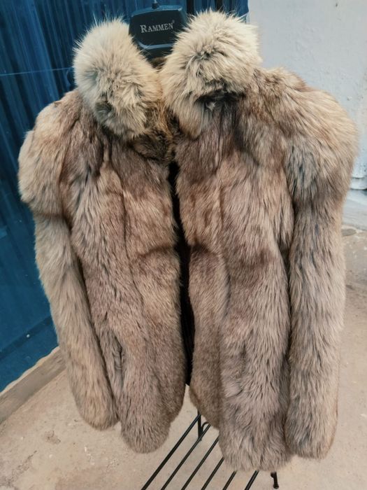 Продам пальто 5000 тг и шубы, полушубки цена  ,  оптом цена договорная