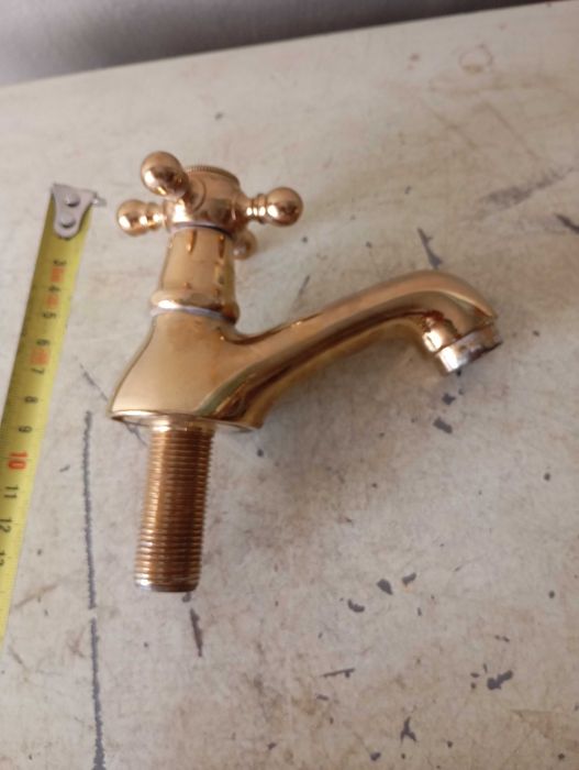 Луксозен кран за вода