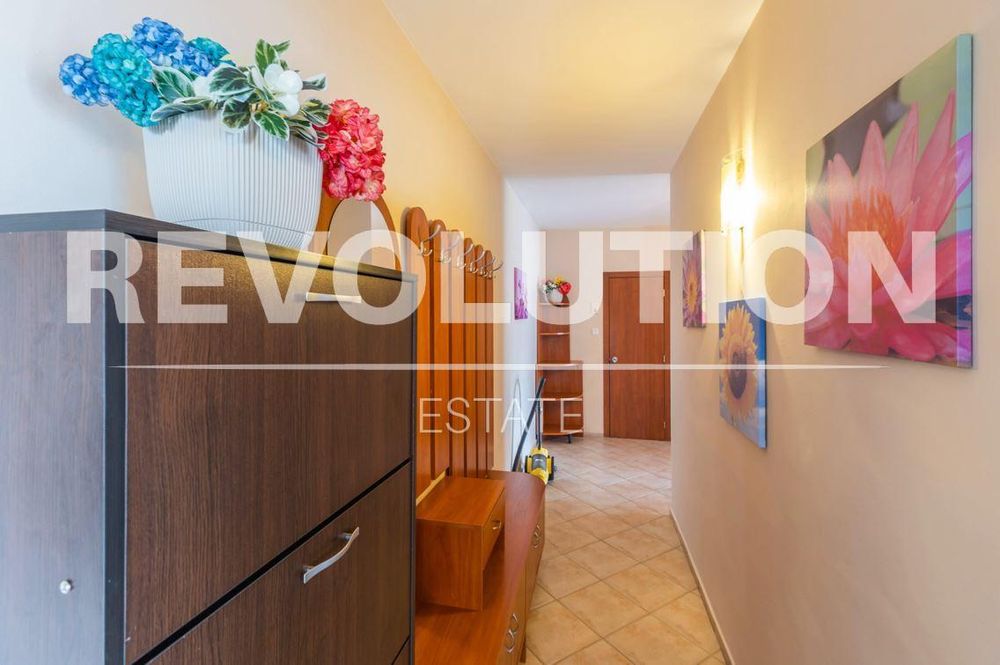 Четиристаен апартамент в района на Общината!