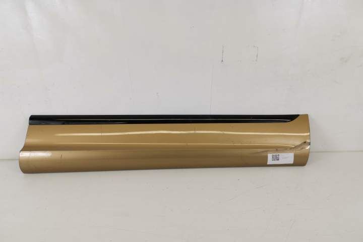 Бентли Бентайга / Bentley Bentayga Оригинална дясна предна врата, добр