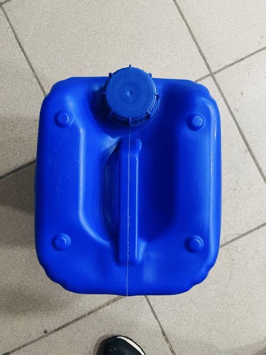 Канистры 21.5л.