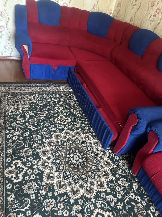 Диван угловой и кресло  мягкое