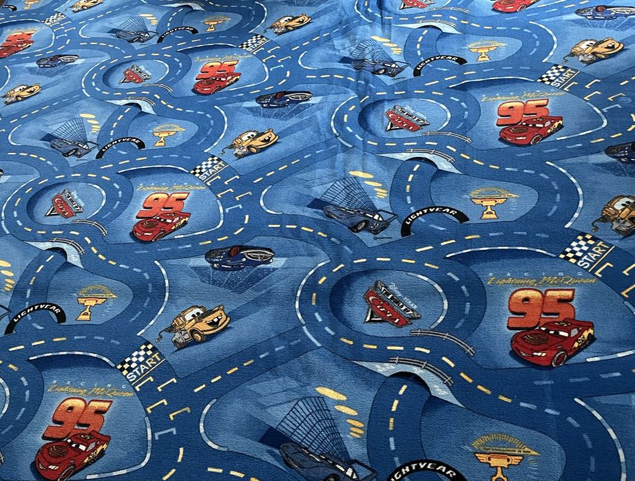 Mocheta copii festonata  Disney Cars albastru dimensiuni 6,60 x 3,60