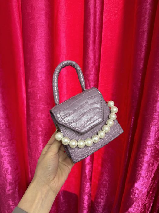 Сумка новая имееться ремешок (цепочка)