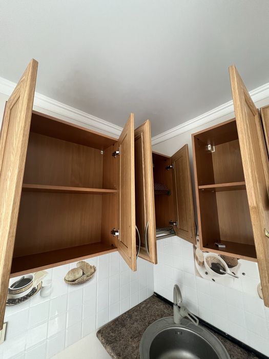 Кухонный гарнитур, шкаф, полки в дар