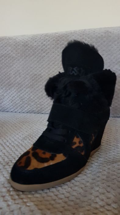 Дамски нови боти на платформа