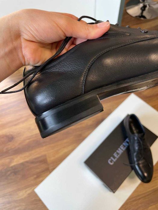 Pantofi din piele 44, pereche foarte rezistentă, preț negociabil