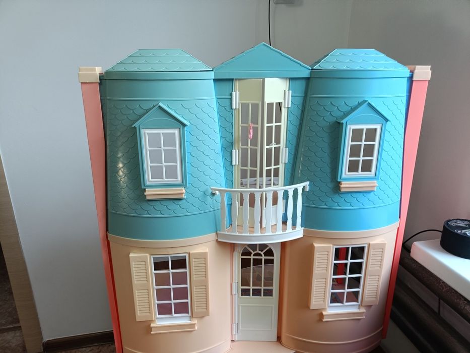 Продам кукольный домик