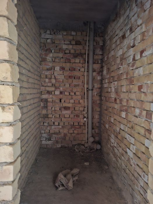 Каробка дом сотилади.