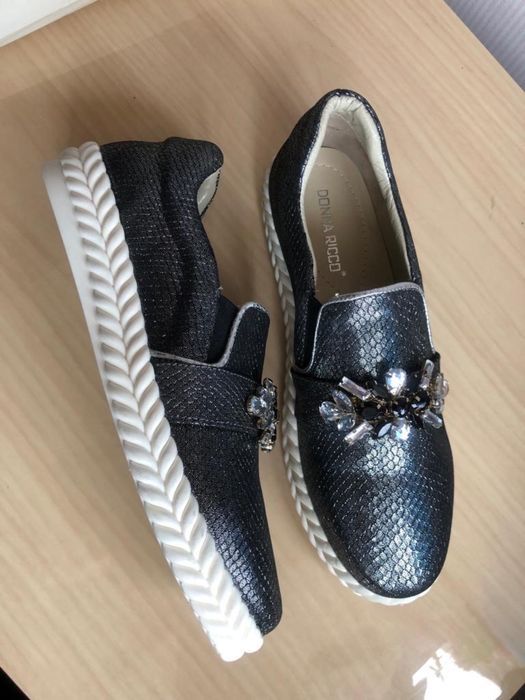 Коженная женская обувь