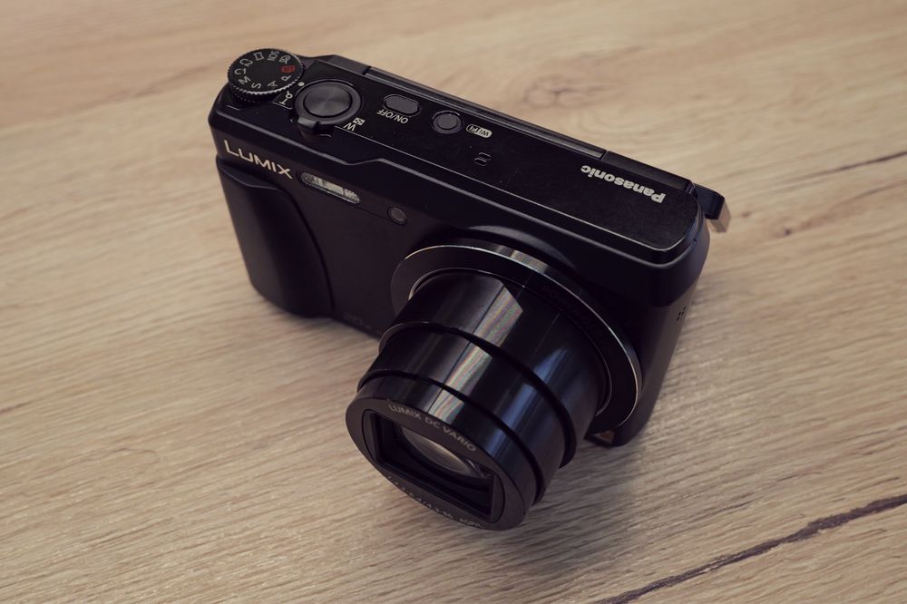 Aparat foto Panasonic Lumix TZ55 cu WiFi de Top ecran rabatabil Leica